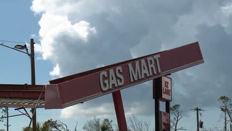 Eine-Tankstelle-In-Lynn-Haven,-Florida,-Zerstört-Durch-Hurrikan-Michael-2018