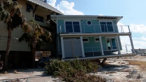 Ein-Haus,-Das-Vom-Hurrikan-Michael-Völlig-Weggefegt-Wurde,-Krachte-In-Eine-Wohnung-In-Mexiko-Beach-Florida-2018