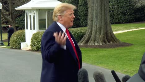 El-Presidente-Donald-Trump-Habla-Sobre-George-Y-Kellyanne-Conway-2019