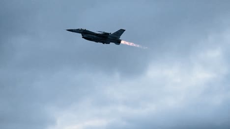 Varios-F16-Despegan-Durante-El-Ejercicio-De-La-Otan-Coyuntura-Tridente-2018