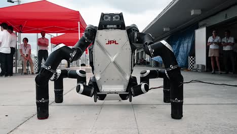 Robosimian-Jpls-Eintrag-Bei-Der-Darpa-Robotics-Challenge-Im-Dezember-2013