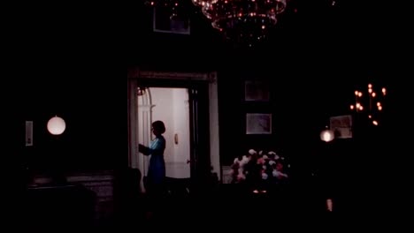 Claudia-Lady-Bird-Johnson-Takes-You-Into-the-Living-Quarters-Of-the-White-House-1960S