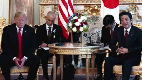 Präsident-Trump-Und-Der-Premierminister-Von-Japan-Shinzo-Abe-Begrüßen-Trump-In-Einer-Pressekonferenz-2019