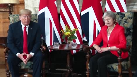 Präsident-Trump-Erzählt-Der-Presse-Von-Seinem-Bilateralen-Treffen-Mit-Theresa-Im-Mai-2018