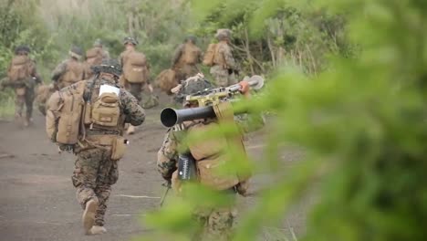 Us-Marines-Flying-An-Opsrey-Conduct-An-Infantry-Air-Assault-Tactical-Military-Exercise-At-Camp-Fuji-Japón-2