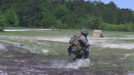 US-Marines-Führen-Truppgestütztes-Feuer--Und-Manövertraining-Durch,-Um-Die-Kriegsführungsfähigkeiten-Im-Camp-Lejeune-NC-5-Zu-Verbessern