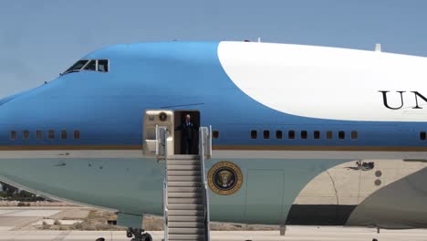 Us-President-Donald-Trump-Arrives-Marine-Corp-Air-Station-Yuma-On-Airforce-One-To-Inspect-the-Border-Wall-Arizona