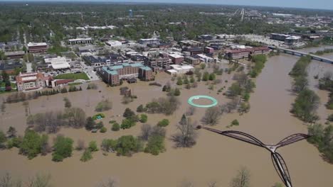 Überschwemmungen-Entlang-Des-Tittabawassee-Flusses-Infolge-Des-Bruchs-Der-Edenville--Und-Sanford-Staudamm-In-Midland-Michigan-1