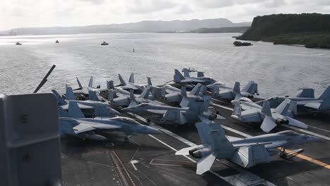 US-Navy-Nuklearflugzeugträger-Uss-Theodore-Roosevelt-Verlässt-Apra-Harbour-Guam-Während-Der-Covid19-Pandemie-3-Pandemic