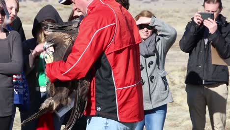 Dpg-Medio-Ambiente-Libera-Aves-Rapaces-Heridas-Del-Cautiverio-En-El-Desierto-Cerca-De-Dugway-Probando-Terrenos-Utah-3