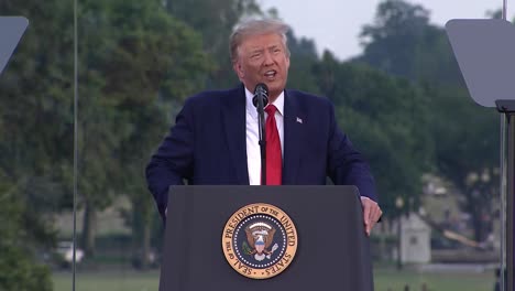 El-Presidente-Estadounidense,-Donald-Trump,-Habla-Durante-El-Saludo-Del-4-De-Julio-A-La-Celebración-Del-Día-De-La-Independencia-De-Estados-Unidos-En-Dc