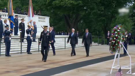 Präsident-Trump-Vizepräsident-PenceDefense-Sekretär-Esper-Memorial-Day-Zeremonie-Auf-Dem-Arlington-National-Cemetery