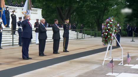 Präsident-Trump-Vizepräsident-PenceDefense-Sekretär-Esper-Memorial-Day-Zeremonie-Auf-Dem-Arlington-National-Cemetery-2