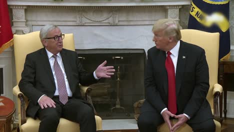 Der-Amerikanische-Präsident-Donald-Trump-Trifft-Die-Präsidentin-Der-Europäischen-Kommission-Jeanclaude-Junker-Im-Weißen-Haus-1