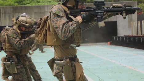 31.-Expeditions-Aufklärungszug-Marines-Im-Trainingslager-Für-Kampfschützen-Hansen-Okinawa-3