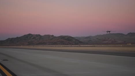 MQ9-Reaper-Luftdrohnen-Führen-Touch-and-Go-Verfahren-Auf-Der-Fluglinie-Bei-Creech-Afb-Nevada-Durch