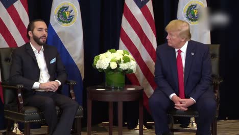 US-Präsident-Donald-Trump-Und-Nayib-Bukele-Präsident-Von-El-Salvador-Während-Einer-Pressekonferenz-Foto-Op-1