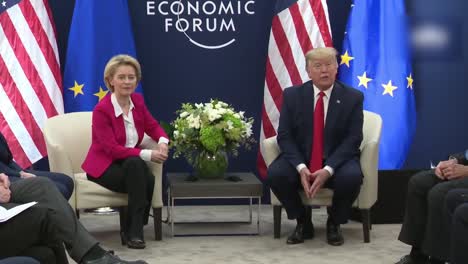 US-Präsident-Donald-Trump-Und-Ursula-Von-Der-Leyen-Präsident-Der-Europäischen-Kommission-World-Economic-Forum-2