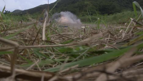 Us-Marine-Combat-Engineers-And-Infantrymen-Practice-With-Explosives-Demolitions-Training-In-Okinawa-Japón-2