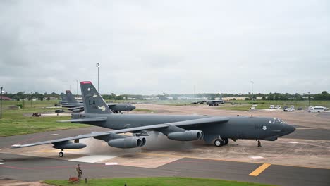 La-Fuerza-Aérea-Estadounidense-B52-Stratofortress-De-La-Segunda-Bomba-Ala-Se-Prepara-Para-El-Despegue-Desde-La-Base-Aérea-De-Barksdale-En-Luisiana