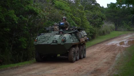 Los-Marines-Estadounidenses-Simulan-La-Extracción-De-Víctimas-De-Soldados-Gravemente-Heridos-En-Lz-Owl-Ginoza-Okinawa-Japón-1