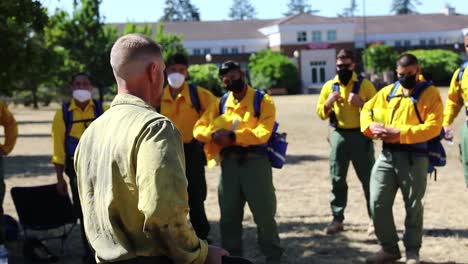 Formación-Del-Batallón-De-Ingenieros-De-La-14a-Brigada-Para-Utilizar-El-Equipo-En-Preparación-Para-Combatir-Los-Incendios-Forestales-Del-Oeste-De-Washington