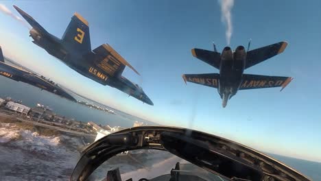 Cockpitansicht-Uns-Marineblaue-Engel-Letzter-Flug-F/a18-A/b/c/d-Legacy-Hornissen-über-Strand-Von-Pensacola-Florida