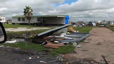 Daños-Y-Destrucción-A-Viviendas-Y-Vecindarios-Por-El-Huracán-Laura-En-Calcasieu-Parroquia-Lousianna-2