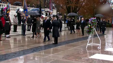 US-Präsident-Donald-Trump-Vizepräsident-Mike-Pence-Bei-Der-Einhaltung-Des-National-Veterans-Day-In-Washington,-D.C