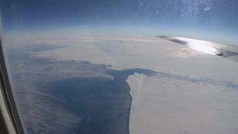 Vistas-Aéreas-Sobre-La-Plataforma-De-Hielo-Global-En-La-Antártida-Tomadas-Desde-Un-Avión