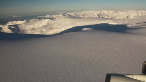 Científicos-De-La-Nasa-Estudian-La-Pérdida-De-Hielo-En-La-Región-Polar-Por-Sobrevuelo-Utilizando-Un-Avión-Especial-3