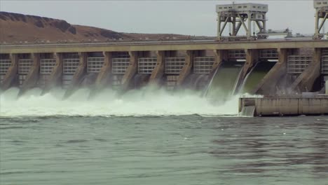 Mcnary-Dam-In-Oregon-Provides-Power-To-A-Large-Community-2