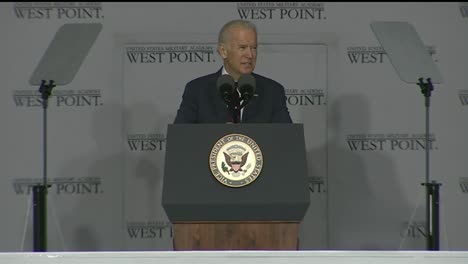 Vizepräsident-Joe-Biden-Und-Kadetten-An-Der-West-Point-Military-Academy-Abschluss--Und-Antrittszeremonien-4