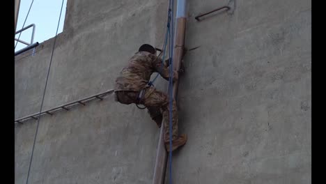 Us-And-French-Army-Soldiers-Learn-Combat-And-Survival-Skills-French-Desert-Commando-Course-Djibouti-6