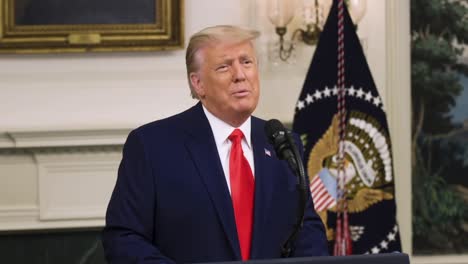 El-Presidente-De-Los-Estados-Unidos,-Donald-Trump,-Habla-Sobre-Las-Afirmaciones-De-Que-El-Fraude-Electoral-Amenaza-La-Democracia-En-Las-Elecciones-Nacionales-Controvertidas-22