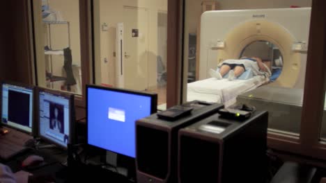 A-Patient-Is-Given-Radiation-Imaging-Treatment-For-A-Cancer-Diagnosis-8