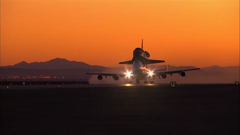NASA-747-Speziell-Für-Den-Transport-Von-Space-Shuttles-Ausgestattet