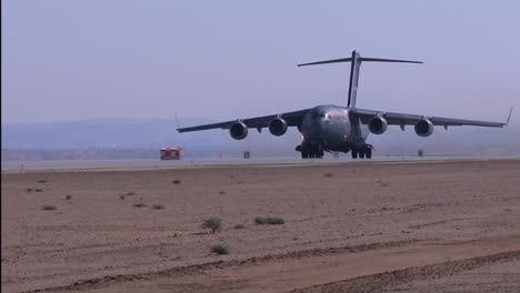 Die-Us-luftwaffe-Scheidet-2012-Ihr-Erstes-C17-transportflugzeug-Aus