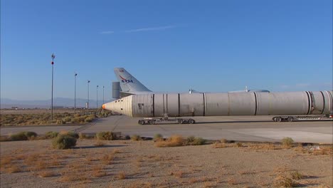 Zwei-Space-Shuttle-Feststoffraketen-Erreichen-Dryden