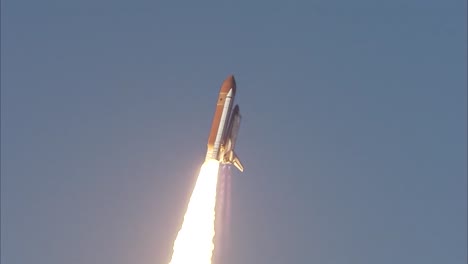 The-Espacio-Shuttle-Discovery-Launches-In-2011-Final-Voyage-1