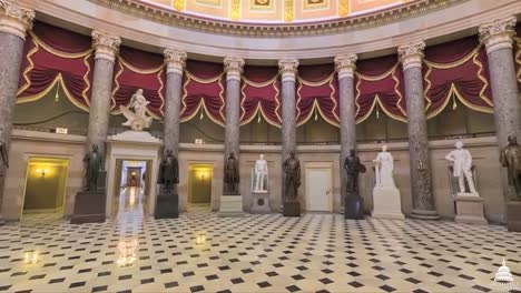 Eine-Schwenkende-Weitwinkelaufnahme-Um-Die-National-Statuary-Hall-Im-US-Capitol-Building-In-Washington,-D.C
