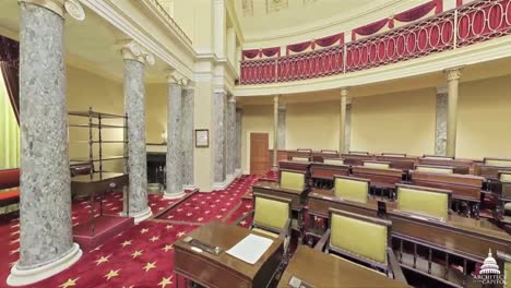 Una-Toma-Panorámica-De-Gran-Angular-Alrededor-De-La-Antigua-Cámara-Del-Senado-En-El-Edificio-Del-Capitolio-De-Los-Estados-Unidos-En-Washington-Dc