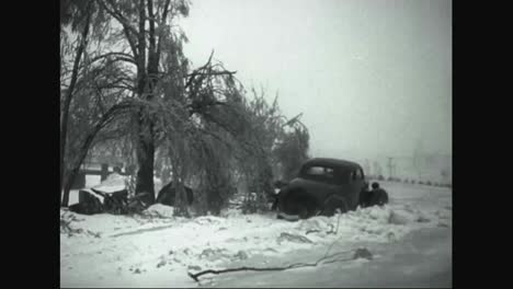 Graupel-Schneidet-Im-Winter-1935-In-Minnesota-Die-Telefonleitungen-Durch