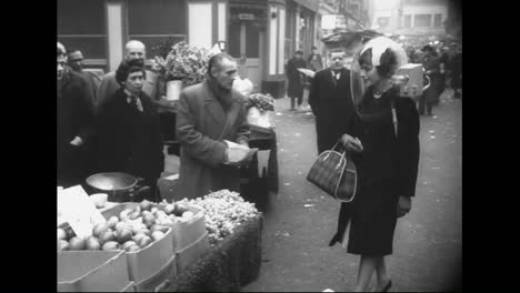 1959-Wird-Eine-Smog-Maske-Geschaffen,-Um-Die-Menschen-In-London-Vor-Dem-Wetter-Zu-Schützen