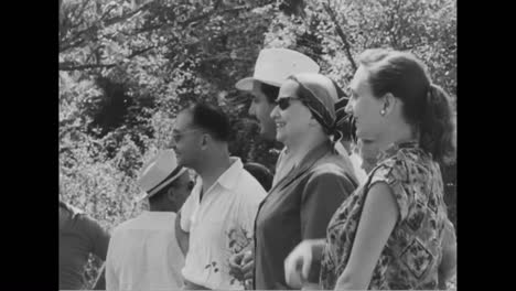 Dogs-Help-Their-Owners-Hunt-In-Italy-In-1954