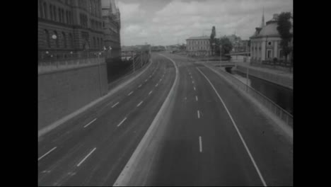 People-In-Swedish-Start-Driving-On-The-Right-Side-Of-The-Road-Rather-Than-The-Left-In-1967