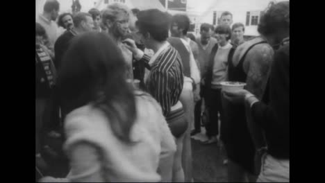 Hippies-From-Cape-Cod-Paint-Each-Others-Bodies-At-The-Provincetown-Art-Colony-In-Massachusetts-In-1967