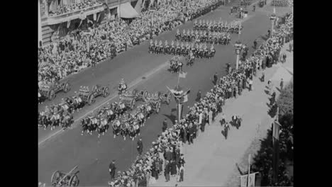 120000-Veteranos-Marchan-En-Un-Desfile-En-Chicago-En-1933