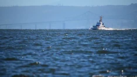 Die-Küstenwache-Patrouilliert-Den-Columbia-River-In-Oregon