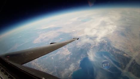 Ein-Blick-Auf-Die-Erde-Aus-Einem-U2-Spionageflugzeug-Im-Flug